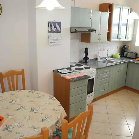Appartamento In 5385 Crikvenica