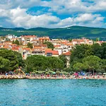 Apartament In 5385 Crikvenica