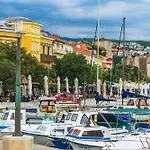 Apartament In 5385 Crikvenica
