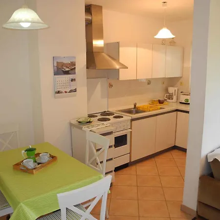 Apartament In 5385