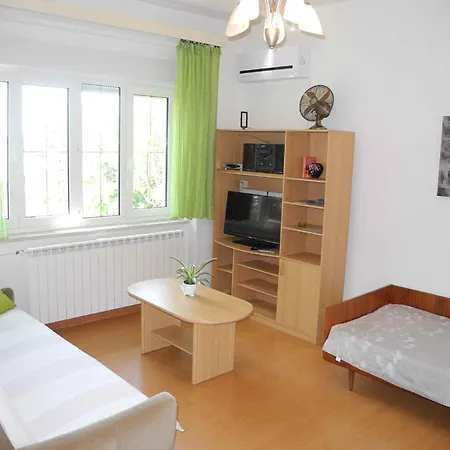 Apartment In 5385 Crikvenica