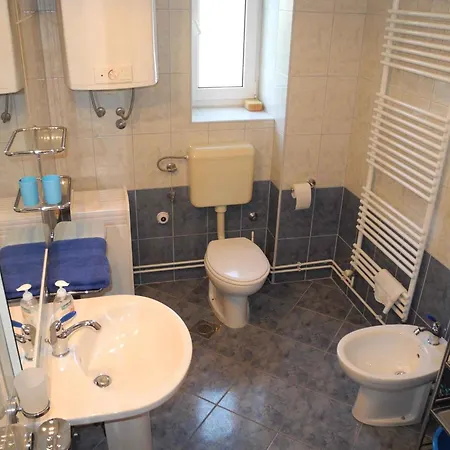 Apartment In 5385